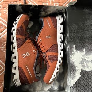 ON running Cloud shoes